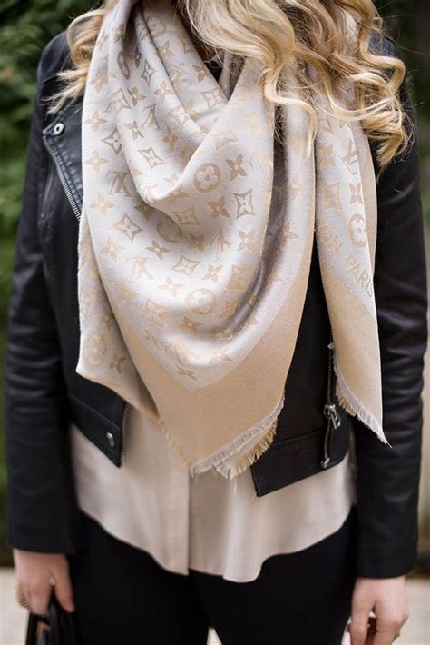 louis vuitton scarf style.